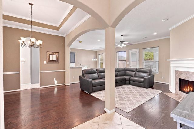 293 W Bend Drive, League City, TX 77573