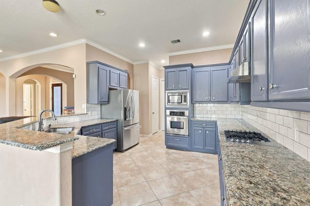 293 W Bend Drive, League City, TX 77573
