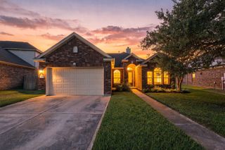 293 W Bend Drive, League City, TX 77573