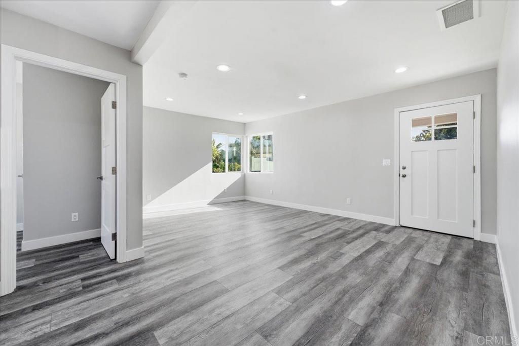 Image 7 of property listing at 353 357 Palm Avenue, Chula Vista, CA 91911
