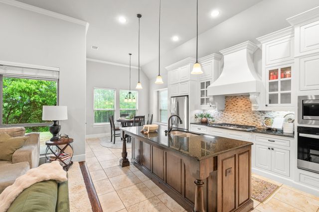 1001 Hilltop Drive, Lavon, TX 75166