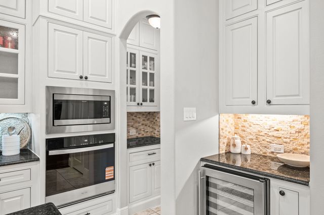 1001 Hilltop Drive, Lavon, TX 75166