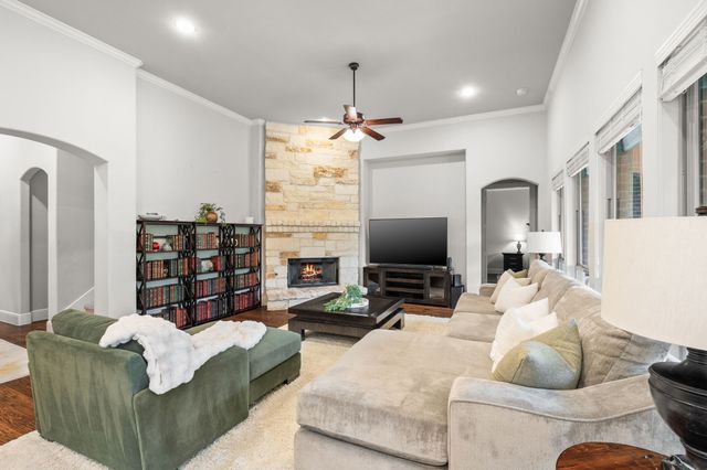 1001 Hilltop Drive, Lavon, TX 75166