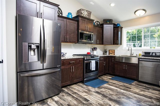 2976 E Bob White Drive, Smiths Creek, MI 48074