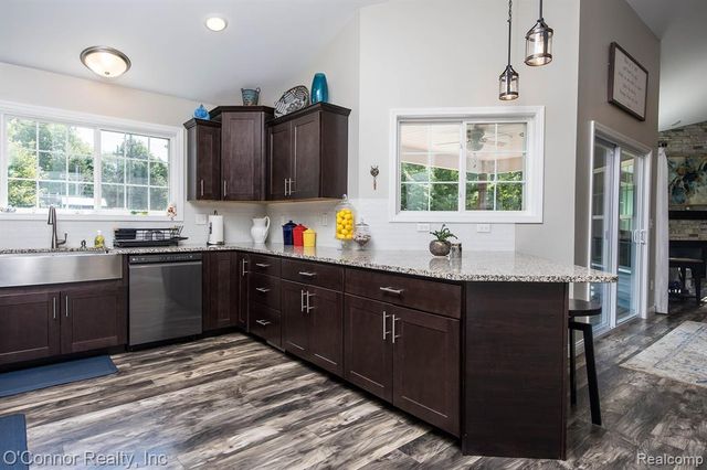 2976 E Bob White Drive, Smiths Creek, MI 48074