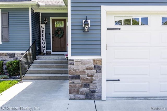 2976 E Bob White Drive, Smiths Creek, MI 48074