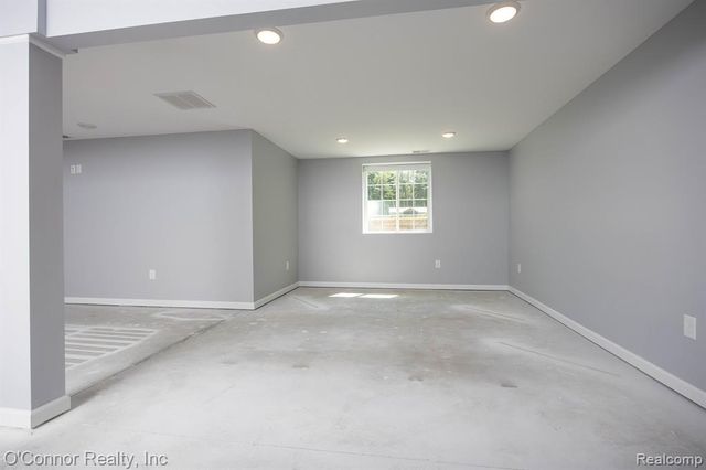 2976 E Bob White Drive, Smiths Creek, MI 48074