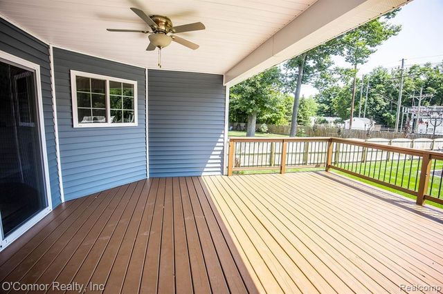 2976 E Bob White Drive, Smiths Creek, MI 48074