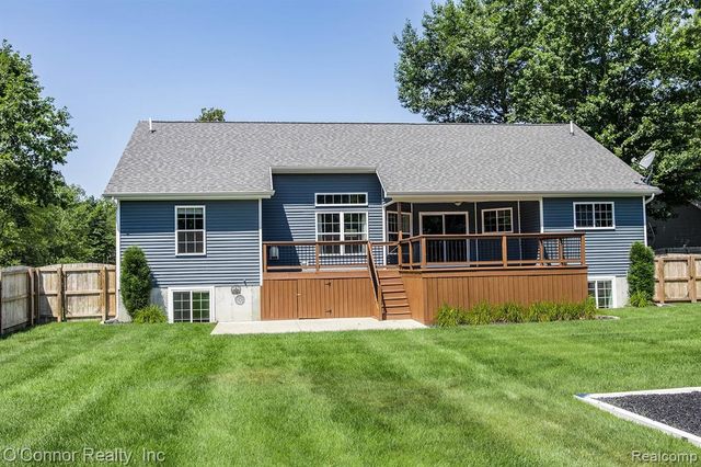 2976 E Bob White Drive, Smiths Creek, MI 48074