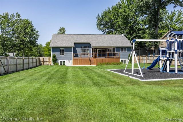 2976 E Bob White Drive, Smiths Creek, MI 48074