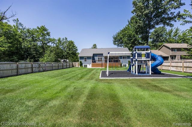 2976 E Bob White Drive, Smiths Creek, MI 48074