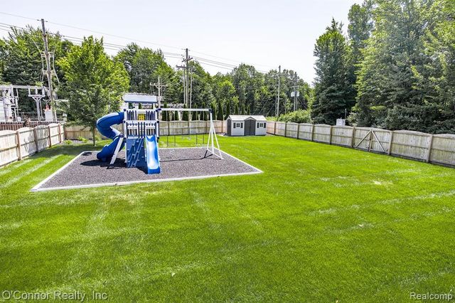 2976 E Bob White Drive, Smiths Creek, MI 48074