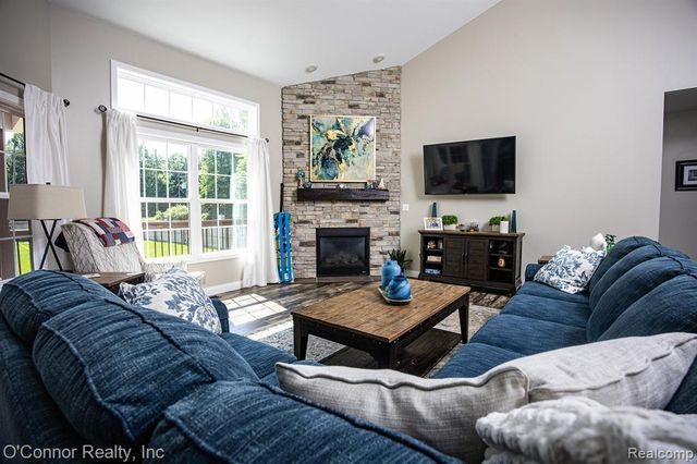 2976 E Bob White Drive, Smiths Creek, MI 48074