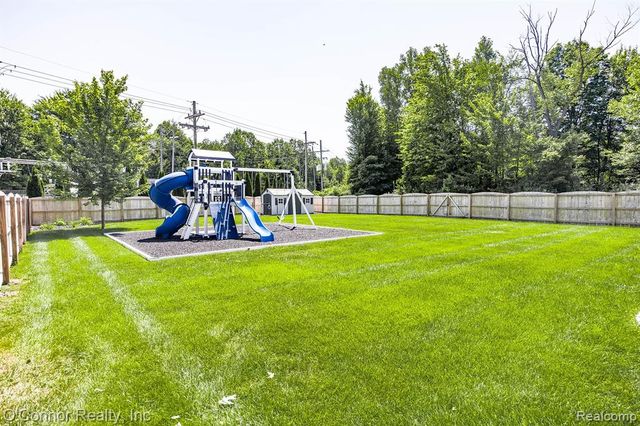2976 E Bob White Drive, Smiths Creek, MI 48074