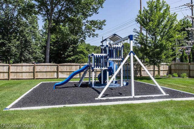 2976 E Bob White Drive, Smiths Creek, MI 48074