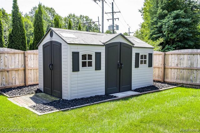 2976 E Bob White Drive, Smiths Creek, MI 48074