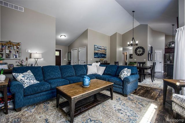 2976 E Bob White Drive, Smiths Creek, MI 48074