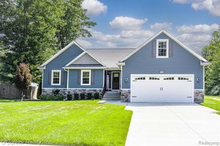 2976 E Bob White Drive, Smiths Creek, MI 48074