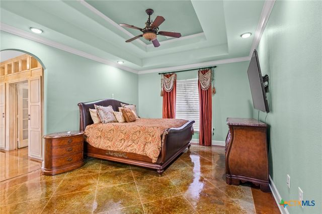 130 Post Oak Circle, Inez, TX 77968