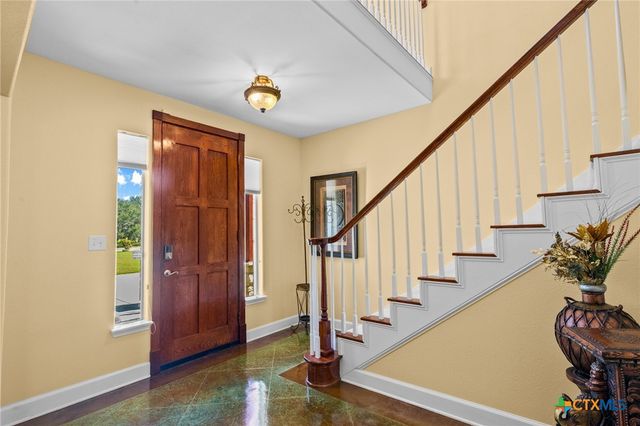 130 Post Oak Circle, Inez, TX 77968