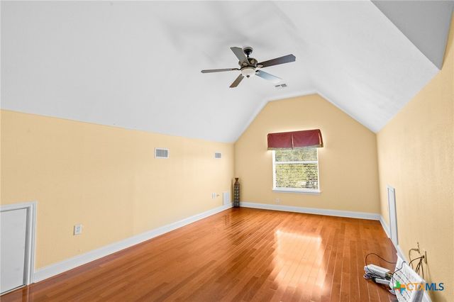 130 Post Oak Circle, Inez, TX 77968