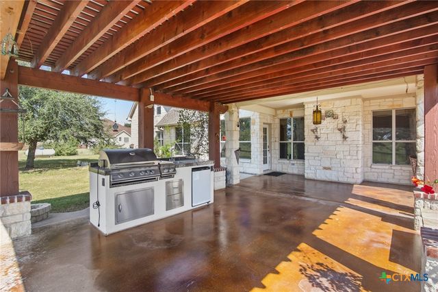 130 Post Oak Circle, Inez, TX 77968