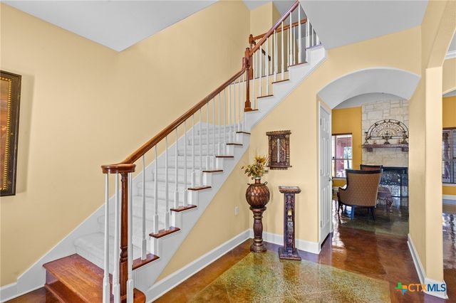 130 Post Oak Circle, Inez, TX 77968