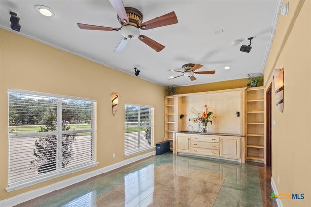 130 Post Oak Circle, Inez, TX 77968