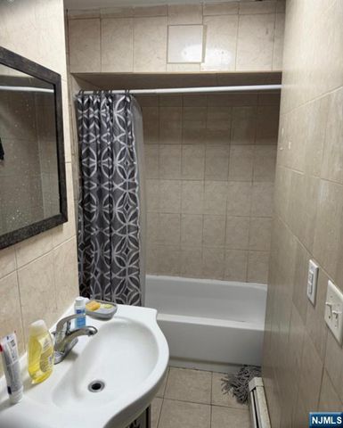 426 18th Street, Paterson, NJ 07524