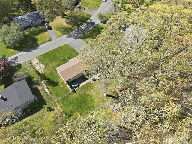 14 Cedarwood Lane, Old Saybrook, CT 06475