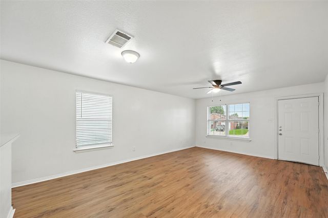 1713 Manor Garden, Greenville, TX 75401