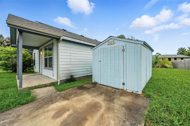 1713 Manor Garden, Greenville, TX 75401
