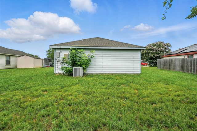 1713 Manor Garden, Greenville, TX 75401