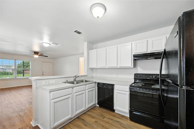 1713 Manor Garden, Greenville, TX 75401