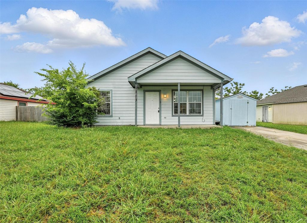 1713 Manor Garden, Greenville, TX 75401