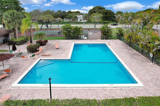 10825 SW 112 AV 6-215, Miami, FL 33176