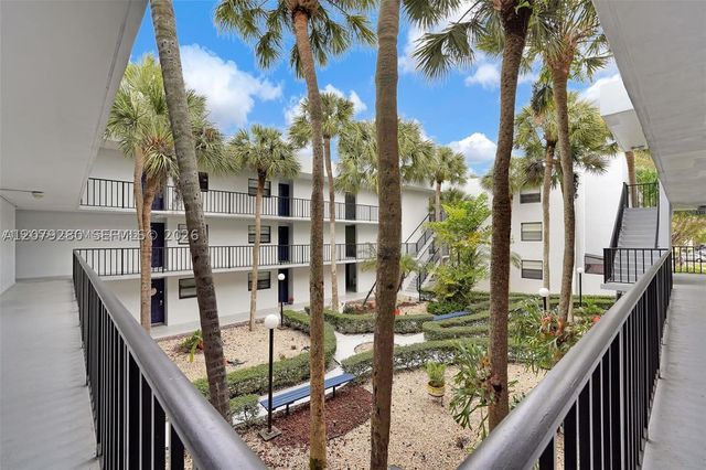 10825 SW 112 AV 6-215, Miami, FL 33176