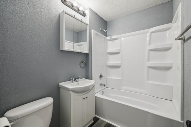 4710 NE 31st Street, Des Moines, IA 50317