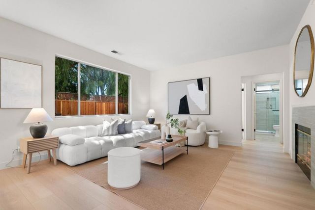 2230 Esperanca Avenue, Santa Clara, CA 95054