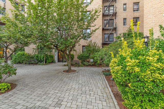 14809 Northern Blvd Apt 6L, New York City, NY 11354