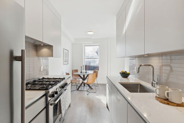 14809 Northern Blvd Apt 6L, New York City, NY 11354