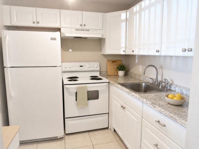 214 Berkshire K, West Palm Beach, FL 33417