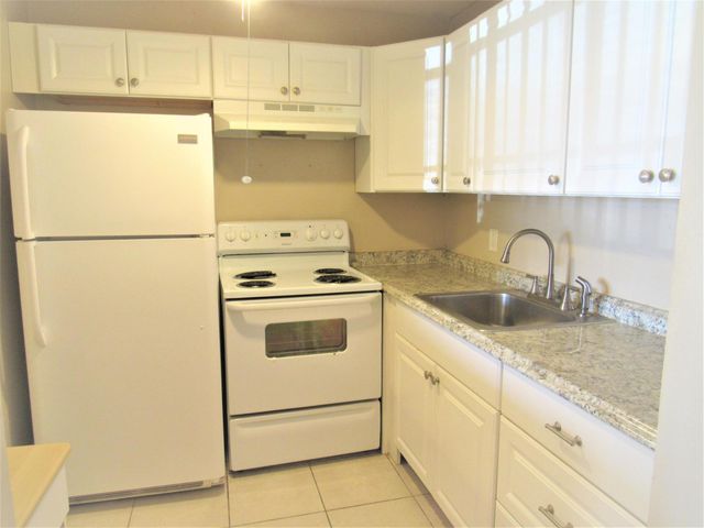 214 Berkshire K, West Palm Beach, FL 33417