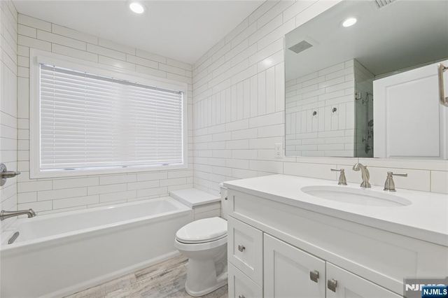 48 John Place, Bergenfield, NJ 07621