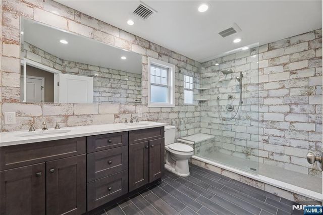 48 John Place, Bergenfield, NJ 07621