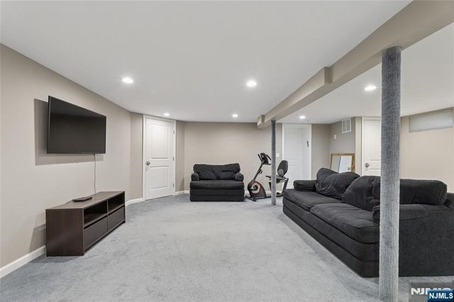 48 John Place, Bergenfield, NJ 07621