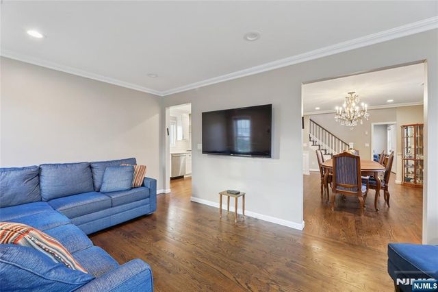 48 John Place, Bergenfield, NJ 07621