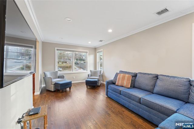 48 John Place, Bergenfield, NJ 07621