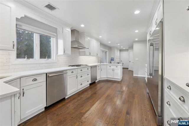 48 John Place, Bergenfield, NJ 07621