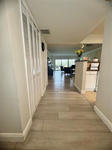2850 N Palm Aire Drive 207, Pompano Beach, FL 33069